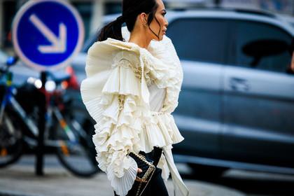 ruffle shirt, white shirt, pony tail, black clutch, chanel, chain clutch, mini clutch, fashion week, frenchystyle, FW, jonathan paciullo, street style, PARIS, PFW, SPRING SUMMER 2022, SS 22, atmosphere details, detail, horizontal