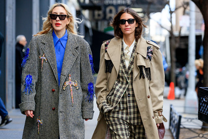 jen wonders, light beige trench coat, floral embroidered trench coat, fringe trench coat, sequins trench coat, checked pants, checked jacket, light beige jacket, light beige pants, black pants, black jacket, white shirt, green pants, green jacket, checked coat, black coat, white coat, bicolor coat, blue shirt, celine sunglasses, futurist shape sunglasses, embroidered coat, sequins coat, pearl embroidered coat, pearl embroidered trench coat, fashion week, frenchystyle, FW, jonathan paciullo, street style, AUTUMN WINTER 2020-2021, FALL WINTER 2020-2021, FW 20-21, horizontal, atmosphere details, detail, NYFW, NEW YORK