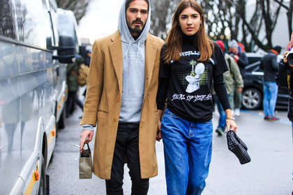 atmosphere details, AUTUMN WINTER 2016-2017, AW 16-17, black bag, black denim, black t shirt, black turtleneck, blue denim, camel coat, chains, denim pants, detail, FALL WINTER 2016-2017, fashion week, frenchystyle, FW, FW 16-17, giotto calendoli, grey sweater, hoodie, horizontal, jeans, jonathan paciullo, leather bag, LFW, LONDON, MENSWEAR, patricia manfield, printed t shirt, street style, tommy hilfiger, trousers