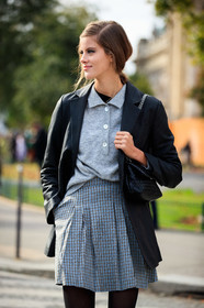 barbora podzimkova, light grey pullover, grey skirt, checked skirt, pleated skirt, mini skirt, school girl look, black leather jacket, black tights, make up, make up details, black eyeliner, black eyeshadows, PARIS, PFW, fashion week, frenchystyle, FW, jonathan paciullo, street style, SPRING SUMMER 2021, SS 21, vertical, atmosphere details, detail, model