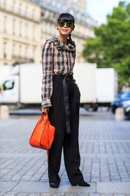 black pants, black shoes, check shirt, fashion week, frenchystyle, full length, FW, high heels, high waist, jonathan paciullo, leaf greener, leather bag, MENSWEAR, orange bag, PARIS, PFW, plaid, SPRING SUMMER 2017, SS 17, street style, sunglasses, trousers, vertical