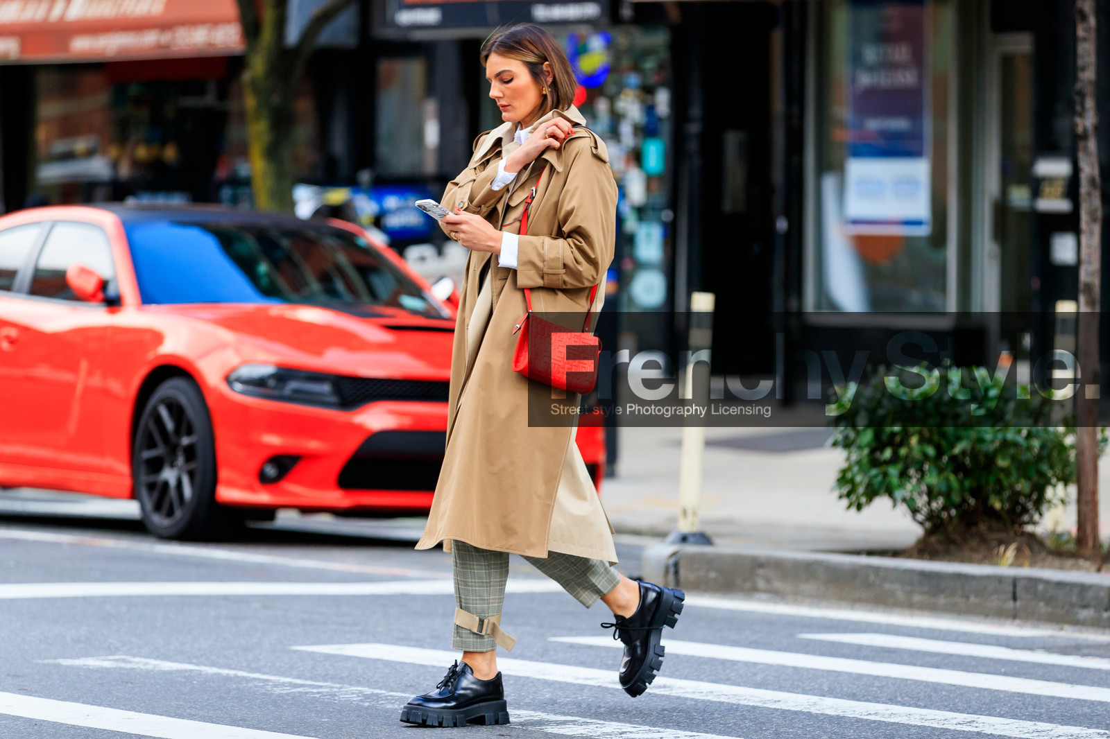 tezza, beige trench coat, checked pants, red leather bag, shoulder bag, monogrammed bag, logo printed bag, longchamps bag, white shirt, prada shoes, lace shoes, flat shoes, big sole shoes, fashion week, frenchystyle, FW, jonathan paciullo, street style, AUTUMN WINTER 2020-2021, FALL WINTER 2020-2021, FW 20-21, horizontal, atmosphere details, full length, NYFW, NEW YORK