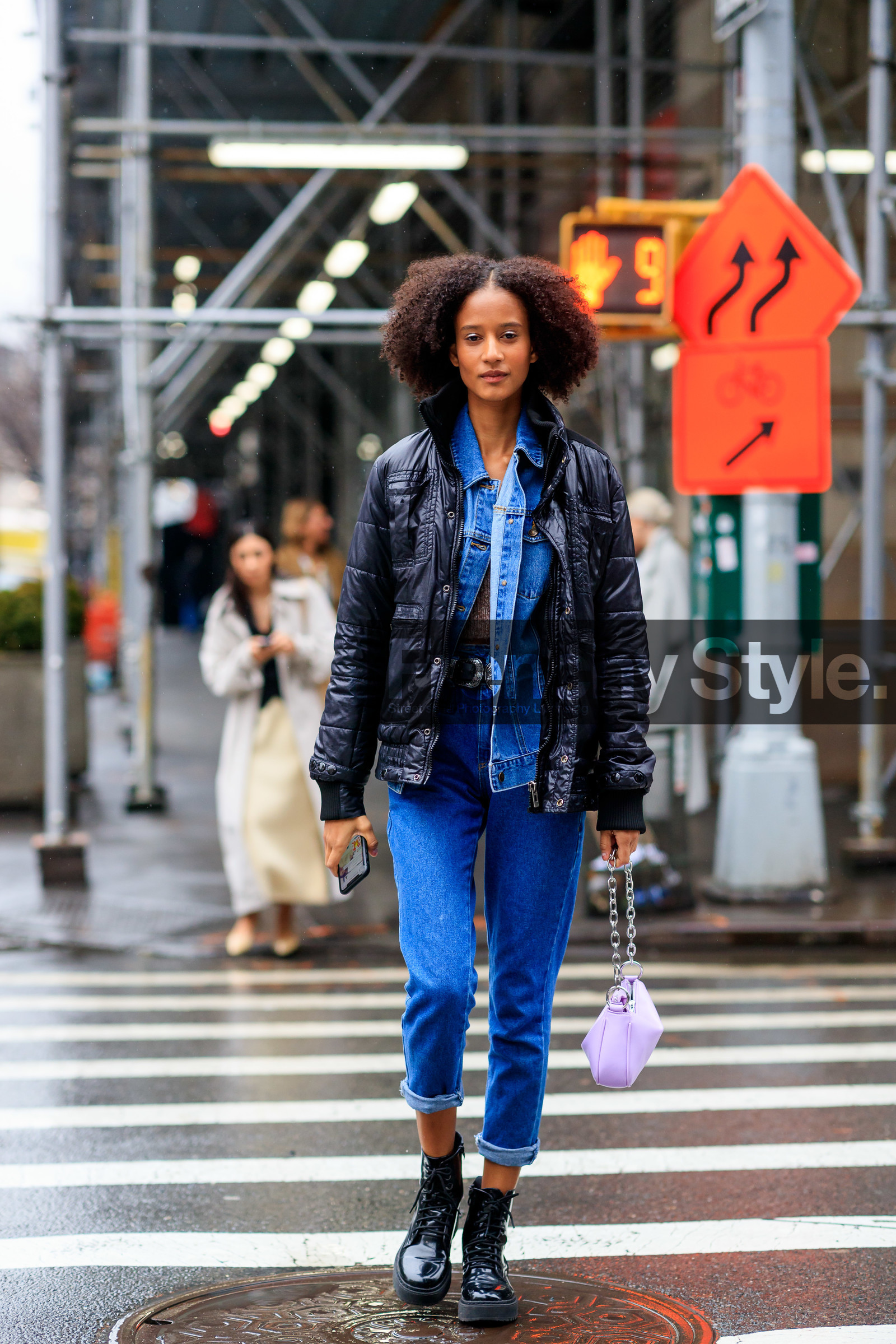model, black coat, down jacket, denim, denim jacket, denim total look, black leather belt, cowboy belt, cropped jeans, lilac bag, purple bag, silvered chain strap bag, black polish boots, flat boots, laced boots, fashion week, frenchystyle, FW, jonathan paciullo, street style, NYFW, NEW YORK, AUTUMN WINTER 2020-2021, FALL WINTER 2020-2021, FW 20-21, vertical, full length