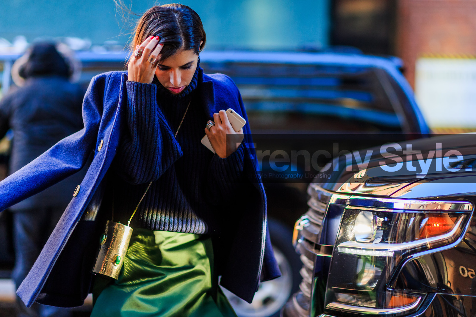 atmosphere details, AUTUMN WINTER 2016-2017, AW 16-17, blazer, blue jacket, blue knit, detail, fashion week, frenchystyle, FW, FW 16-17, gold bag, golden bag, green skirt, horizontal, jonathan paciullo, metallic skirt, NEW YORK, NYFW, shiny, street style, turtleneck sweater, woman