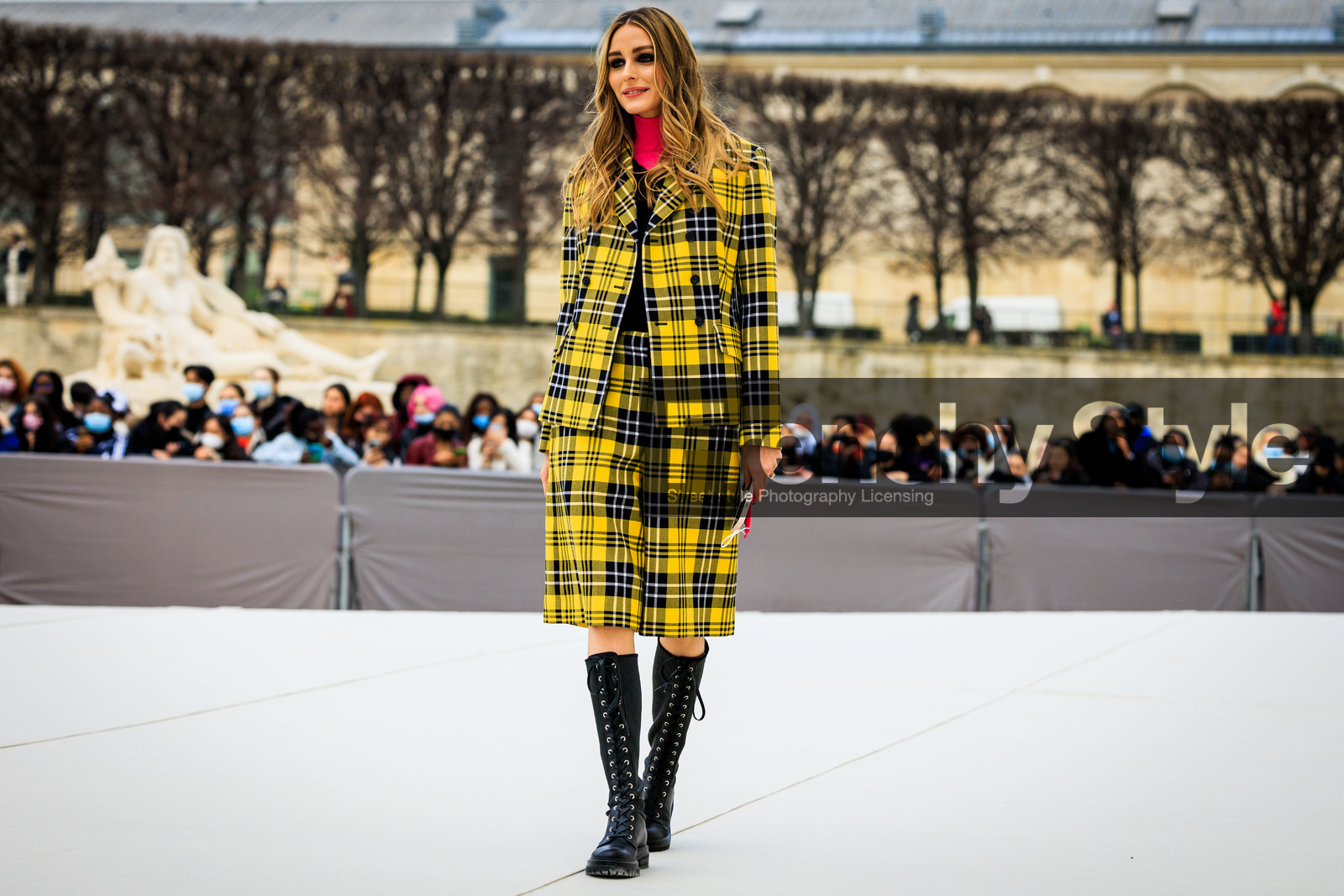 plaid skirt, plaid, jacket, yellow jacket, yellow skirt, combat boots, laced boots, dior, full plaid look, red turtleneck, olivia palermo, fashion week, frenchystyle, FW, jonathan paciullo, street style, AUTUMN WINTER 2022-2023, FALL WINTER 2022_2023, FW 22-23, PFW, PARIS, horizontal, atmosphere details, full length