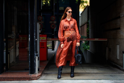 red dress, sheer dress, organza dress, camel leather bag, camel leather belt, belt bag, belted dress, saint laurent sunglasses, scale sunglasses, butterfly sunglasses, black leather bag, black leather boots, sportmax bag, bucket bag, cowboy boots, wedge boots, split dress, fendi boots, silvered necklace, jacqueline zelwis, street style, jonathan paciullo, FW, frenchystyle, fashion week, MFW, MILAN, SPRING SUMMER 2021, SS 21, horizontal, atmosphere details, full length