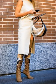 midi dress, open cut dress, white midi dress, multicolor boots, highknee boots, fendi handbag, multicolor handbag, leather boots, leather handbag, fendi, belen hostalet, fashion week, frenchystyle, FW, jonathan paciullo, street style, MFW, MILAN, FALL WINTER 2022_2023, AUTUMN WINTER 2022-2023, FW 22-23, vertical, atmosphere details