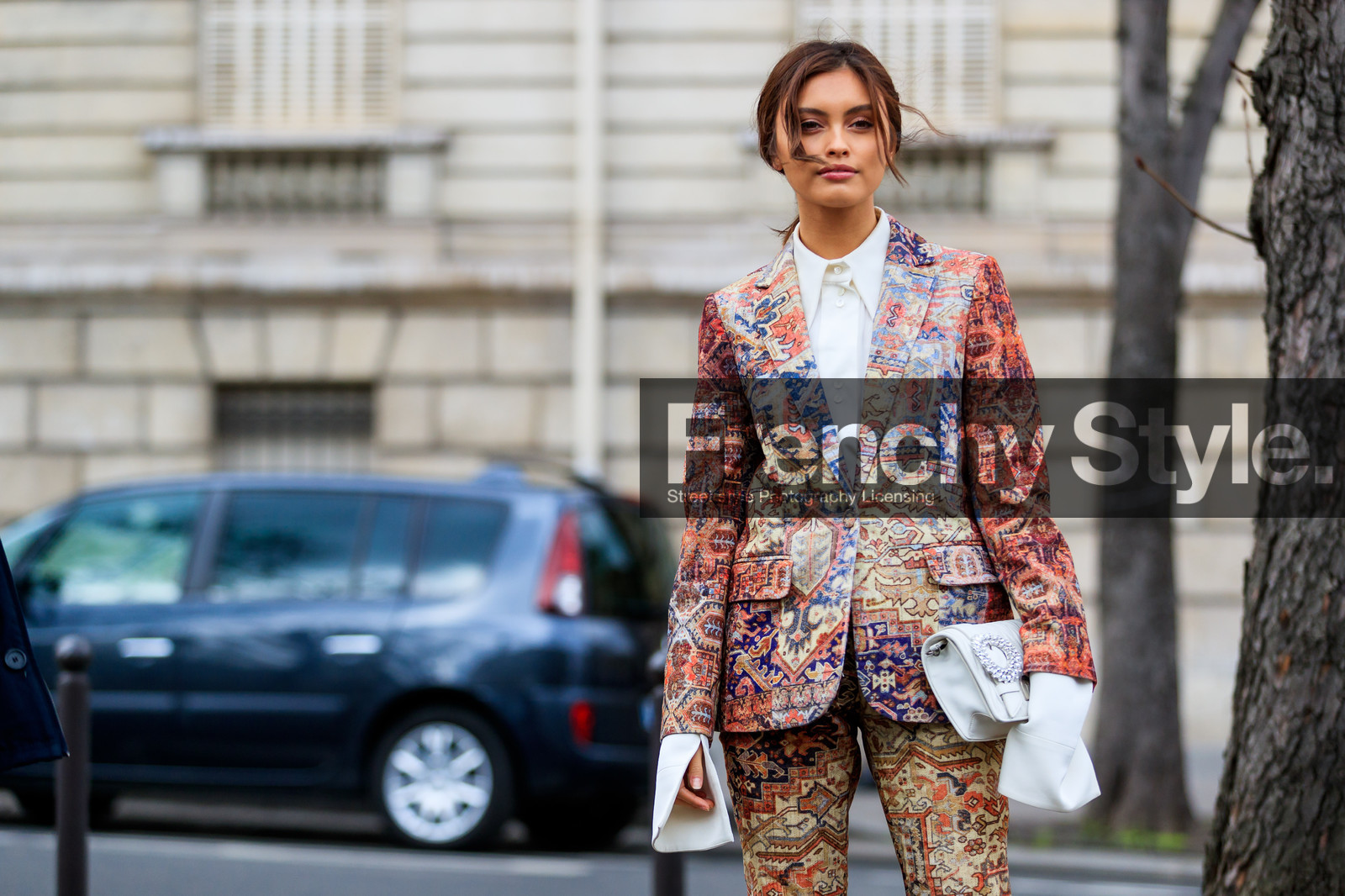 blazer, graphic jacket, graphic pants, leather bag, miu miu, multicolor jacket, multicolor pants, printed jacket, printed pants, trousers, white bag, white shirt, street style, jonathan paciullo, FW, frenchystyle, fashion week, PFW, PARIS, AUTUMN WINTER 2018-2019, FALL WINTER 2018-2019, FW 18-19, horizontal, atmosphere details, sarah ellen