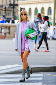 xenia adonts, light grey jacket, striped jacket, lilac shirt, lilac shorts, green leather bag, green leather clutch, plaited bag, plaited leather bag, bottega veneta bag, sheer sunglasses, grey boots, polish boots, platform shoes, low boots, PARIS, PFW, SPRING SUMMER 2020, SS 20, fashion week, frenchystyle, FW, jonathan paciullo, street style, vertical, full length
