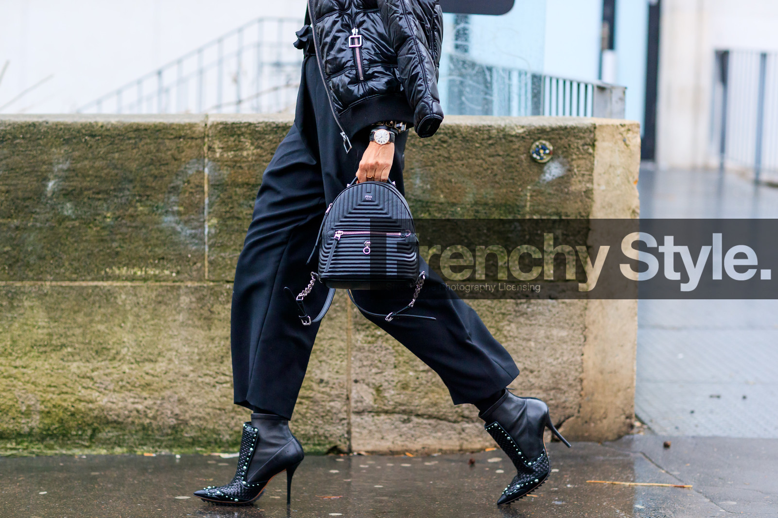 atmosphere details, AUTUMN WINTER 2017-2018, AW 17-18, black bag, black boots, black jacket, black pants, black shoes, detail, FALL WINTER 2017-2018, fashion week, fendi, frenchystyle, FW, FW 17-18, high heels, horizontal, jonathan paciullo, leather backpack, leather bag, leather shoes, PARIS, PFW, street style, tone on tone, total look black, trousers