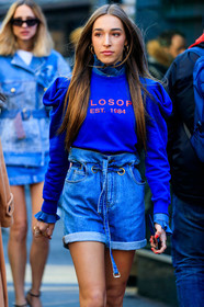 blue sweatshirt, blue shorts, high waist shorts, belted shorts, balloon sleeves, letter printed sweatshirt, denim, denim shorts, denim shirt, ruffle shirt, high collar shirt, fashion week, frenchystyle, FW, jonathan paciullo, street style, MFW, MILAN, AUTUMN WINTER 2020-2021, FALL WINTER 2020-2021, FW 20-21, vertical, atmosphere details, detail