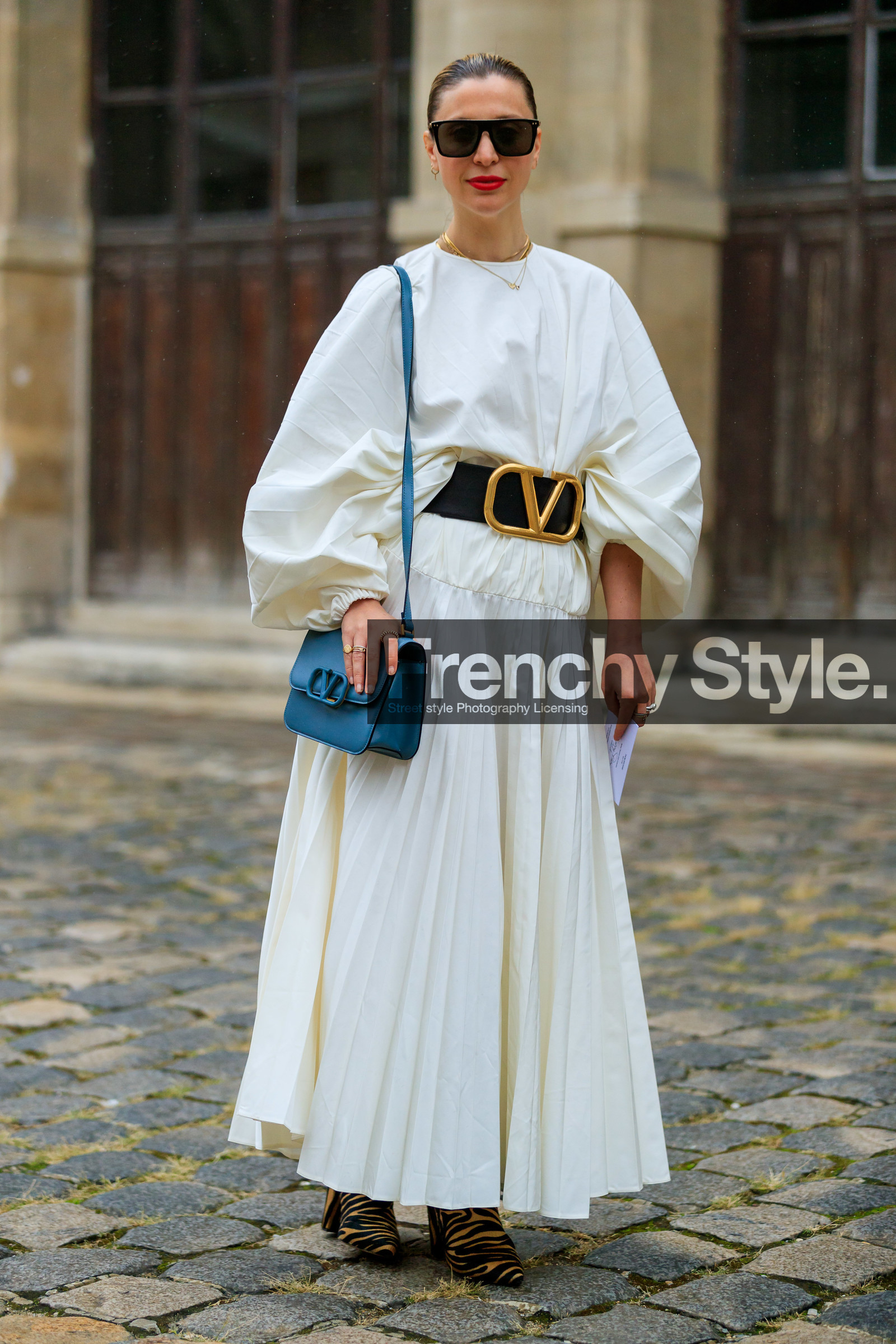 kerry pieri, white dress, long sleeves dress, pleated dress, long dress, balloon sleeves, belted dress, black leather belt, big belt, golden buckle belt, valentino belt, black sunglasses, big sunglasses, futurist shape sunglasses, valentino bag, blue leather bag, shoulder bag, animal printed boots, fur boots, black boots, camel boots, cartier ring, fashion week, frenchystyle, FW, jonathan paciullo, street style, PFW, PARIS, SPRING SUMMER 2020, SS 20, horizontal, full length