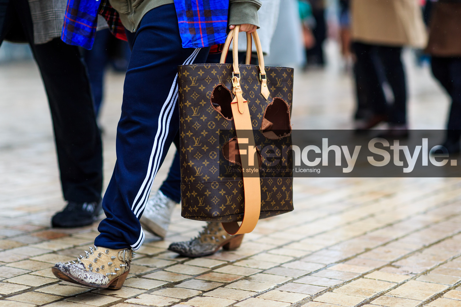 adidas, atmosphere details, AUTUMN WINTER 2016-2017, AW 16-17, beige boots, brown bag, detail, FALL WINTER 2016-2017, fashion week, frenchystyle, FW, FW 16-17, graphic bag, horizontal, jonathan paciullo, laser cut, leather bag, leather boots, louis vuitton, monogram, open work, PARIS, PFW, printed bag, santiags, street style, studs, sweatpants, trousers
