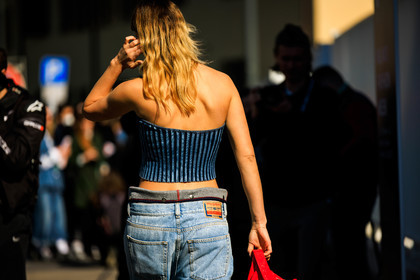 strapless top, diesel top, logo top, diesel jeans, full denim look, highwaits jeans, back details, chloe lecareux, fashion week, frenchystyle, FW, jonathan paciullo, street style, MFW, MILAN, FALL WINTER 2022_2023, AUTUMN WINTER 2022-2023, FW 22-23, horizontal, atmosphere details