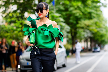 atmosphere details, AUTUMN WINTER 2016-2017, AW 16-17, black pants, bow, detail, earrings, FALL WINTER 2016-2017, fashion week, frenchystyle, FW, FW 16-17, graphic top, green bag, green top, HAUTE COUTURE, horizontal, jonathan paciullo, leaf greener, MENSWEAR, PARIS, PFW, red lips, street style, sunglasses, trousers