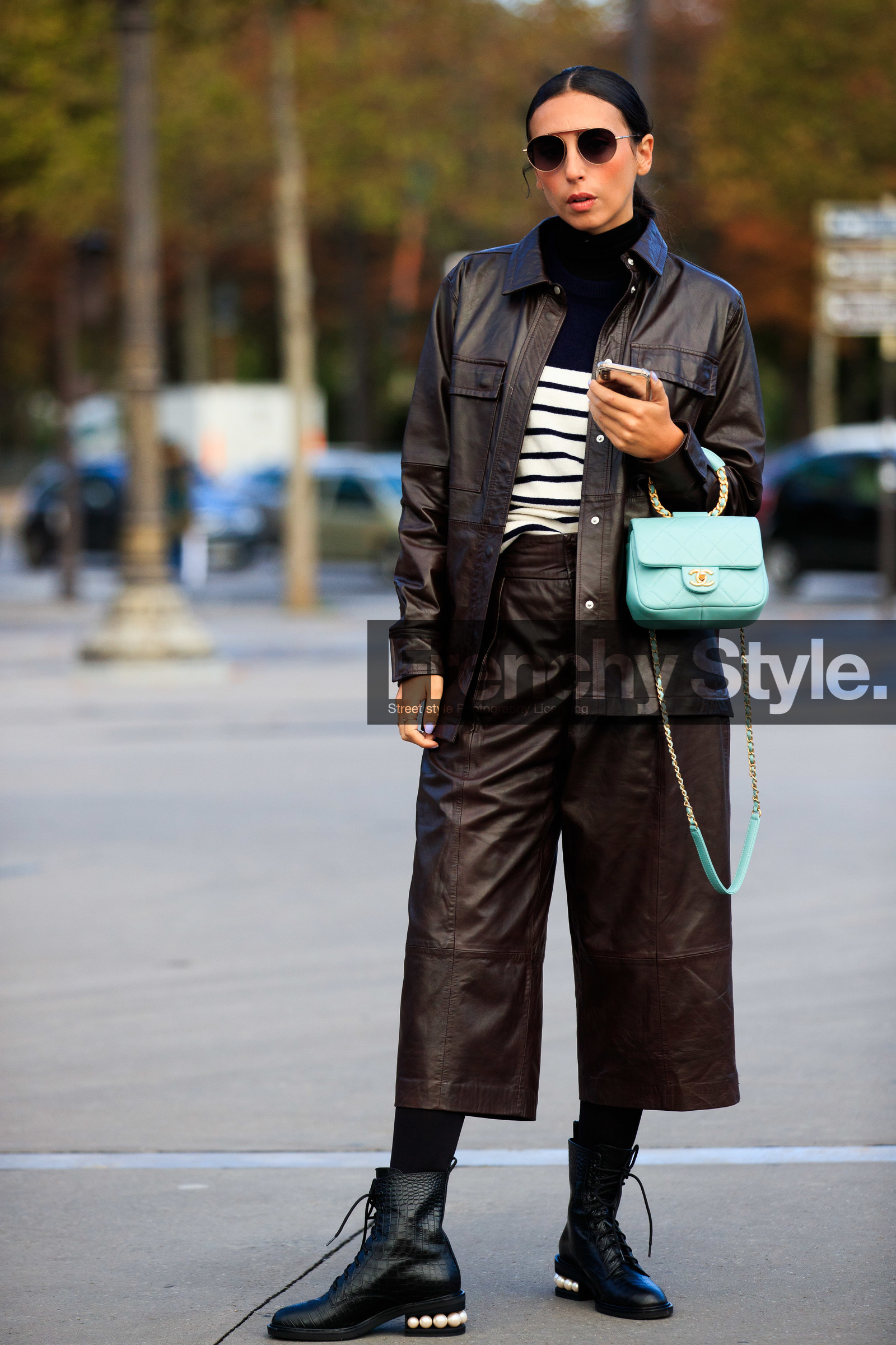 gabriella berdugo, aviator sunglasses, metalic frame sunglasses, paul and joe sunglasses, brown leather jacket, brown leather pants, brown leather bermuda shorts, brown leather shirt, navy blue pullover, turtleneck pullover, striped pullover, light green leather bag, square shape bag, hand bag, quilted bag, cropped pants, flare pants, black leather boots, flat boots, laced boots, animal skin boots, pearl detail, pearl heels, snake skin boots, chanel bag, chanel jacket, chanel pants, chanel shorts, chanel total look, chanel boots, PARIS, PFW, fashion week, frenchystyle, FW, jonathan paciullo, street style, SPRING SUMMER 2021, SS 21, vertical, full length