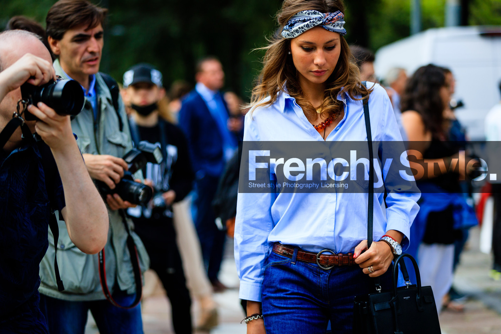 atmosphere details, black bag, blue denim, blue shirt, brown belt, denim pants, detail, fashion week, frenchystyle, FW, headband, horizontal, jeans, jonathan paciullo, leather bag, leather belt, MFW, MILAN, SPRING SUMMER 2017, SS 17, street style, trousers