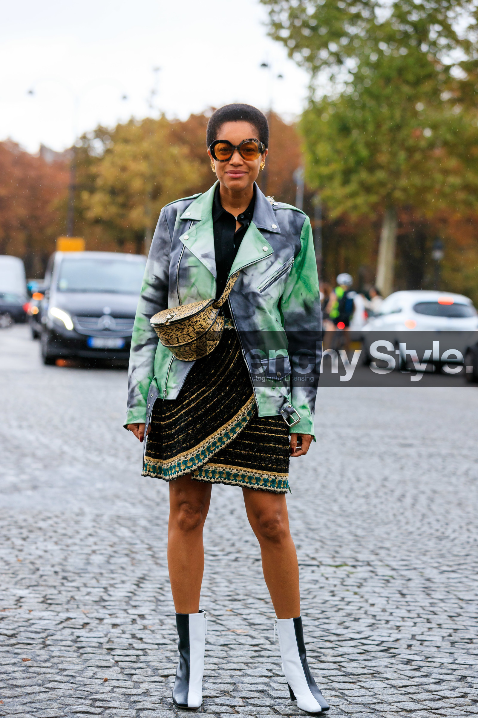 tamu mcpherson, tie and dye jacket, leather jacket, grey leather jacket, green leather jacket, black skirt, wrap skirt, knit skirt, knitwear, golden skirt, beige leather bag, crossbody bag, animal skin bag, geometric shape glasses, scale sunglasses, smoked sunglasses, mini skirt, white leather boots, black leather boots, bicolor boots, low boots, black shirt, PARIS, PFW, SPRING SUMMER 2020, SS 20, fashion week, frenchystyle, FW, jonathan paciullo, street style, vertical, full length