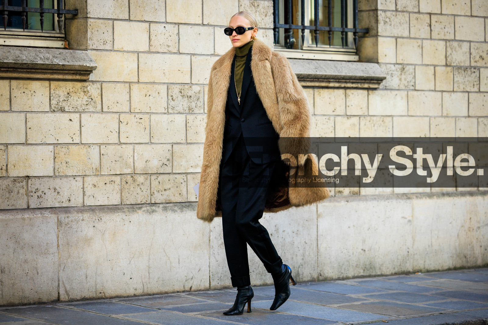furry coat, beige coat, black sunglasses, celine sunglasses, blond hair, black trousers, black boots, green turtleneck, fashion week, frenchystyle, FW, jonathan paciullo, street style, PARIS, PFW, SPRING SUMMER 2022, SS 22, full length