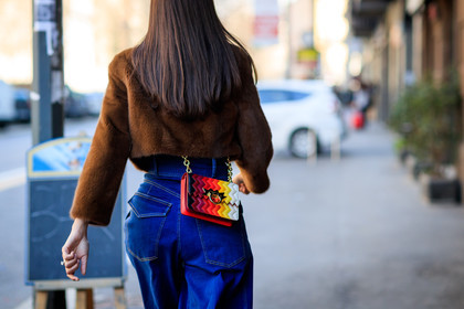 atmosphere details, AUTUMN WINTER 2017-2018, AW 17-18, back detail, blue denim, brown fur, brown jacket, denim pants, detail, FALL WINTER 2017-2018, fashion week, frenchystyle, fur jacket, FW, FW 17-18, giovanna battaglia, graphic bag, horizontal, jeans, jonathan paciullo, leather bag, MFW, MILAN, multicolor bag, printed bag, red bag, sara battaglia, street style, striped bag, trousers