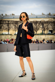 black short, black blazer, full black look, black sunglasses, black top, black sandals, dior, dior handbag, red bag, red lips, Chriselle Lim, fashion week, frenchystyle, FW, jonathan paciullo, street style, AUTUMN WINTER 2022-2023, FALL WINTER 2022_2023, FW 22-23, PFW, PARIS, vertical, full length