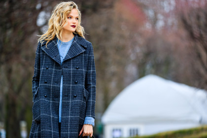 blue sweater, checked, checked coat, christian dior, graphic jacket, grey coat, plaid, printed jacket, red lips, fashion week, frenchystyle, FW, jonathan paciullo, street style, PFW, PARIS, AUTUMN WINTER 2018-2019, FALL WINTER 2018-2019, FW 18-19, horizontal, atmosphere details