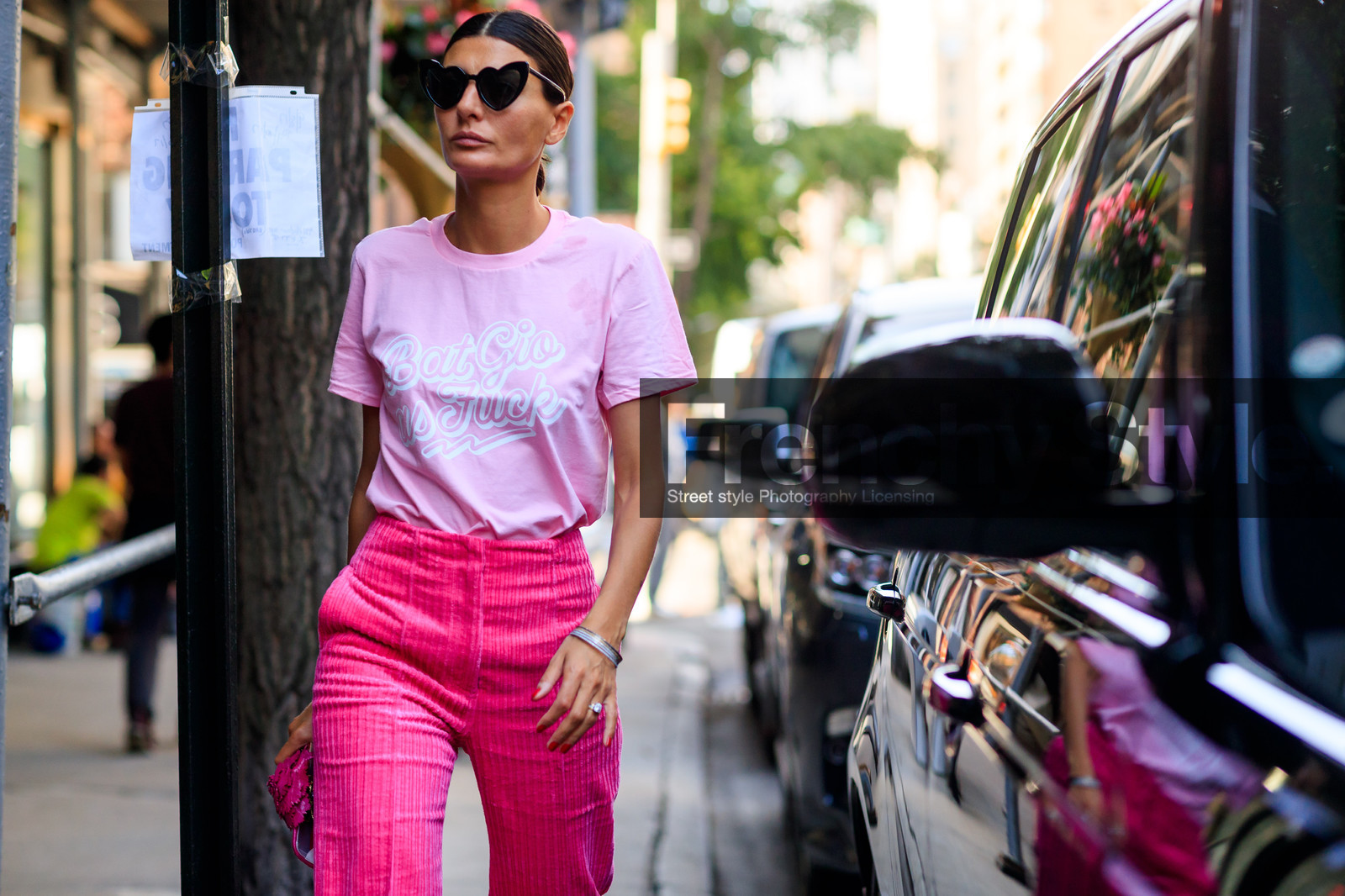 atmosphere details, corduroy, detail, fashion week, frenchystyle, fun sunglasses, FW, giovanna battaglia, horizontal, jonathan paciullo, NEW YORK, NYFW, pink pants, pink t shirt, printed t shirt, SPRING SUMMER 2018, SS 18, street style, sunglasses, trousers