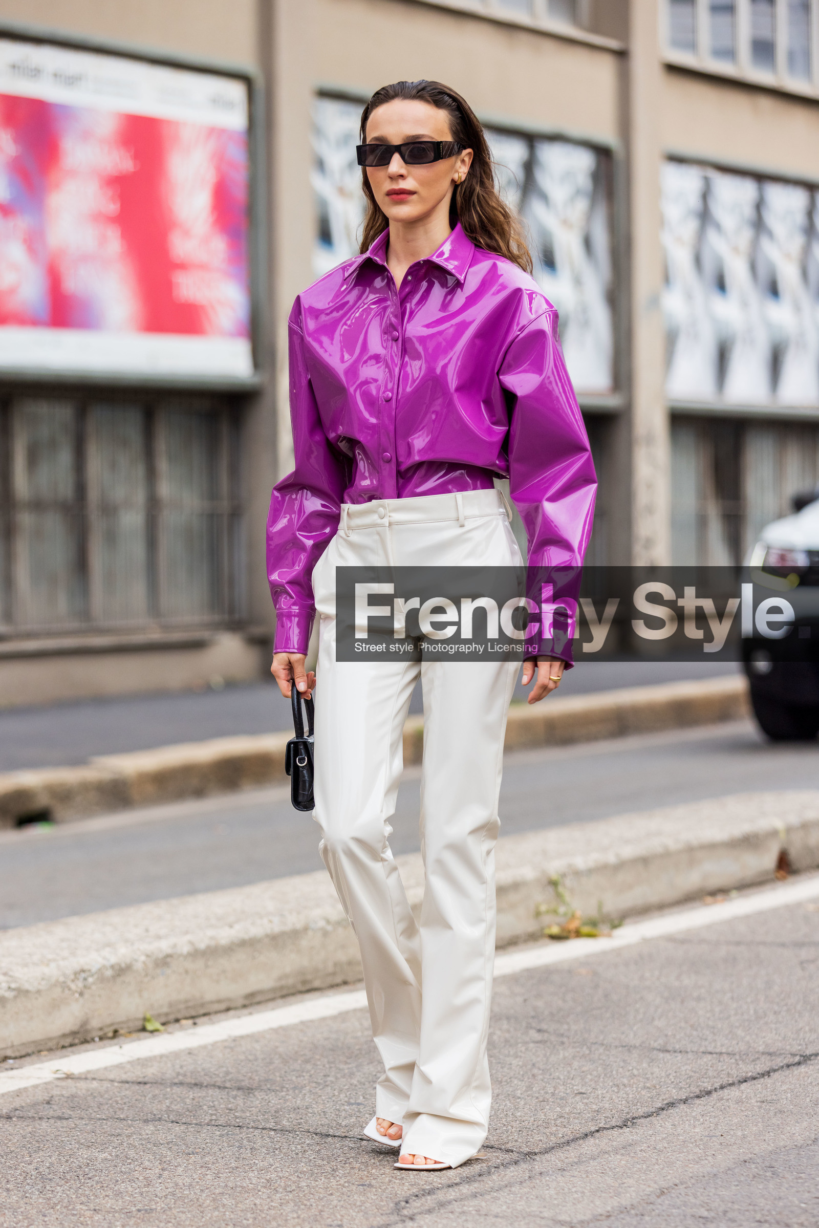 black bag, black sunglasses, color, fluo color, large pants, leather pants, Mary Leest, mini bag, purple shirt, shirt, sunglasses, vinyl shirt, white pants, white sandals, fashion week, frenchystyle, FW, jonathan paciullo, street style, SPRING SUMMER 2022, SS 22, MFW, MILAN, vertical, full length