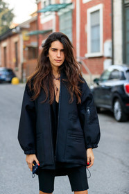 black jacket, black shorts, chiara totire, n21, necklace, tone on tone, total look black, fashion week, frenchystyle, FW, jonathan paciullo, street style, MFW, MILAN, AUTUMN WINTER 2019-2020, AW 19-20, FALL WINTER 2019-2020, FW 19-20, vertical, atmosphere details, detail