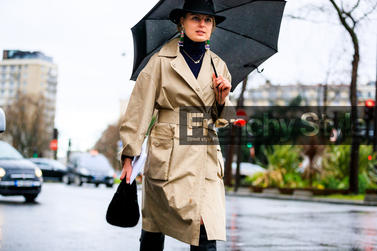 atmosphere details, AUTUMN WINTER 2017-2018, AW 17-18, beige coat, belted coat, black bag, black hat, black turtleneck, detail, FALL WINTER 2017-2018, fashion week, frenchystyle, FW, FW 17-18, graphic jacket, high boots, horizontal, jonathan paciullo, leather bag, necklace, PARIS, PFW, street style, trousers, umbrella