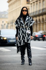 black sunglasses, crossbody bag, white bag, golden belt, knitted cape, printed poncho, knitwear, black top, knitted top, black boots, heeled boots, fashion week, frenchystyle, FW, jonathan paciullo, street style, PARIS, PFW, SPRING SUMMER 2022, SS 22, full length, vertical