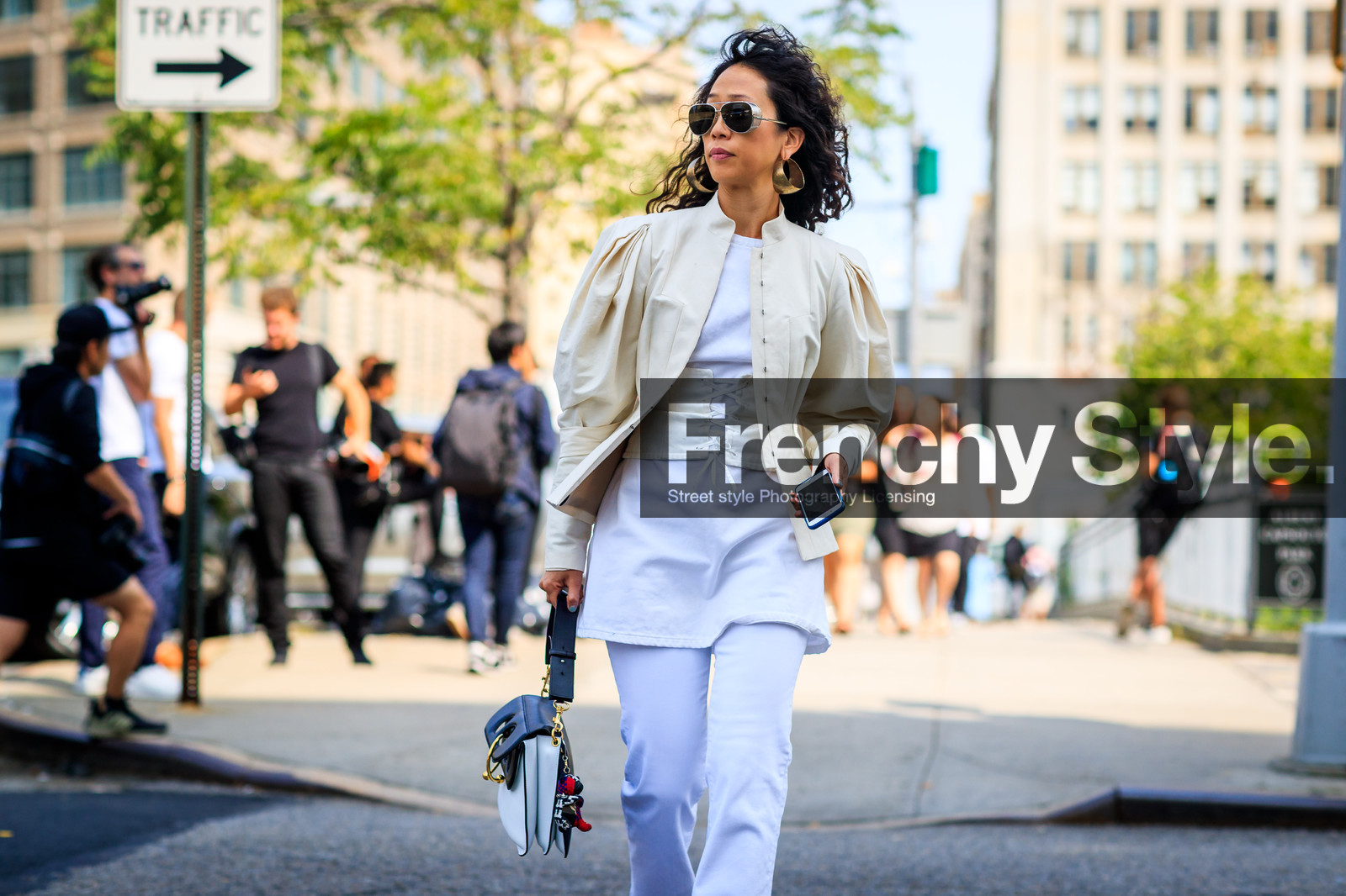 atmosphere details, black bag, corset, denim pants, detail, fashion week, frenchystyle, FW, horizontal, jeans, jonathan paciullo, jw anderson, leather bag, leather shoes, NEW YORK, NYFW, SPRING SUMMER 2018, SS 18, street style, sunglasses, tone on tone, total look white, trousers, white denim, white jacket, white shoes, white sweater