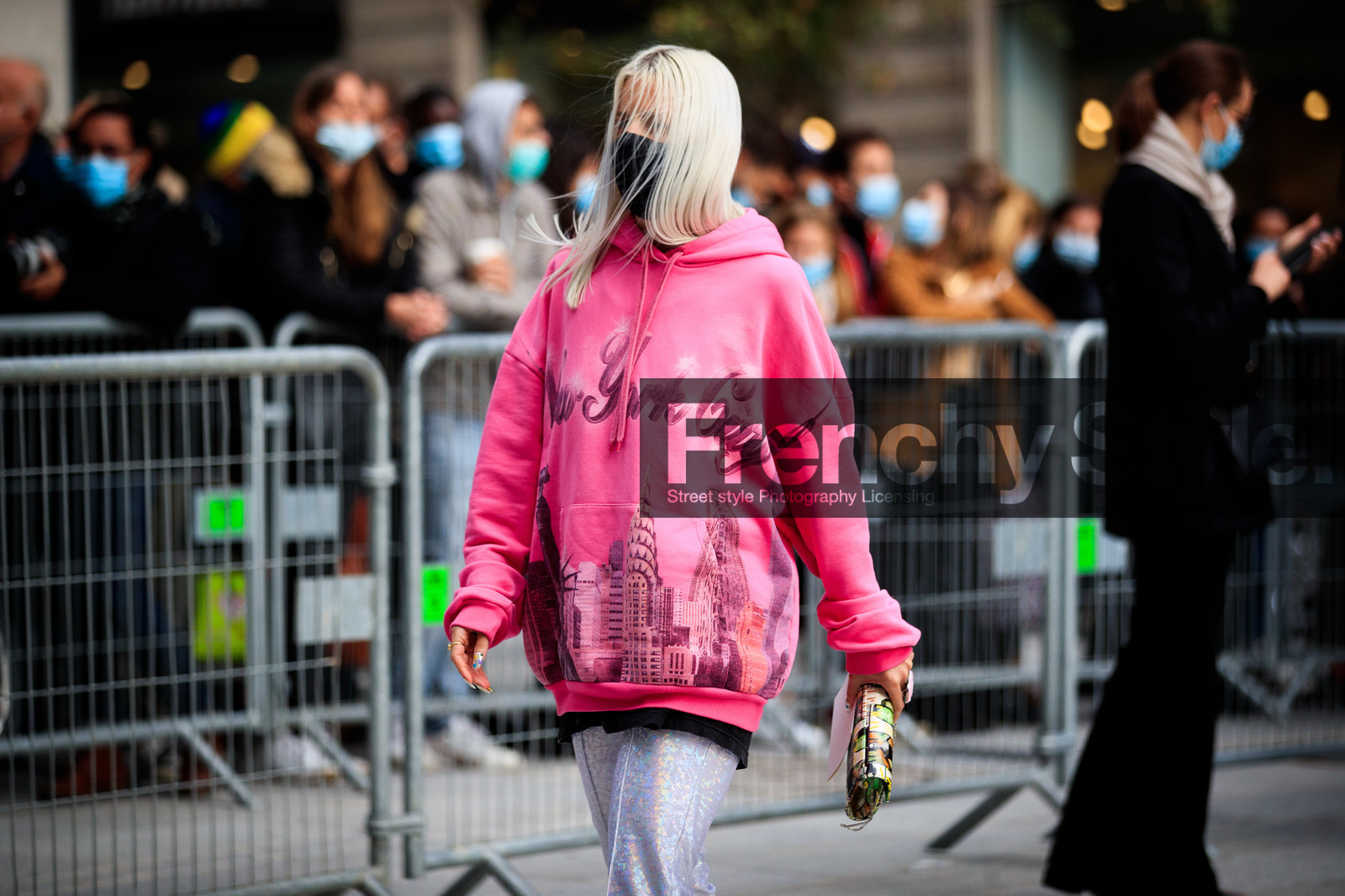 pink hoodie, printed hoodie, balenciaga hoodie, silvered pants, nail art, nails details, letter printed hoodie, covid face mask, PARIS, PFW, fashion week, frenchystyle, FW, jonathan paciullo, street style, SPRING SUMMER 2021, SS 21, horizontal, atmosphere details, detail