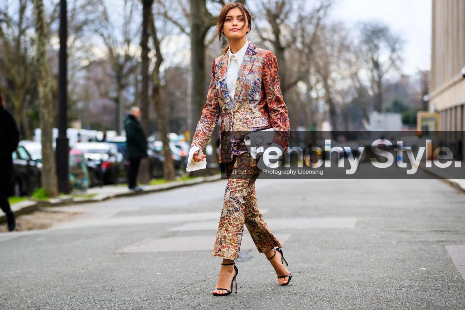 black shoes, blazer, graphic bag, graphic jacket, graphic pants, high heels, leather bag, leather shoes, miu miu, multicolor jacket, multicolor pants, printed bag, printed jacket, printed pants, trousers, white bag, white shirt, street style, jonathan paciullo, FW, frenchystyle, fashion week, PFW, PARIS, AUTUMN WINTER 2018-2019, FALL WINTER 2018-2019, FW 18-19, horizontal, atmosphere details, full length, sarah ellen