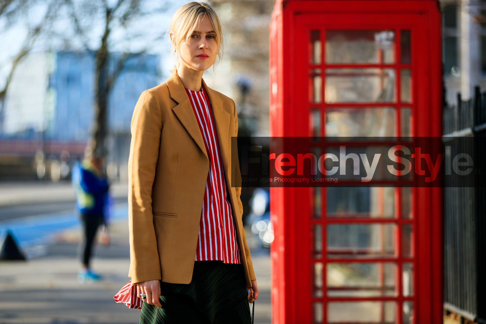 black bag, camel jacket, graphic skirt, graphic top, green skirt, leather bag, linda tol, printed skirt, printed top, red top, stripes, LONDON, LFW, fashion week, frenchystyle, FW, jonathan paciullo, street style, AUTUMN WINTER 2019-2020, AW 19-20, FW 19-20, FALL WINTER 2019-2020, horizontal, atmosphere details, detail