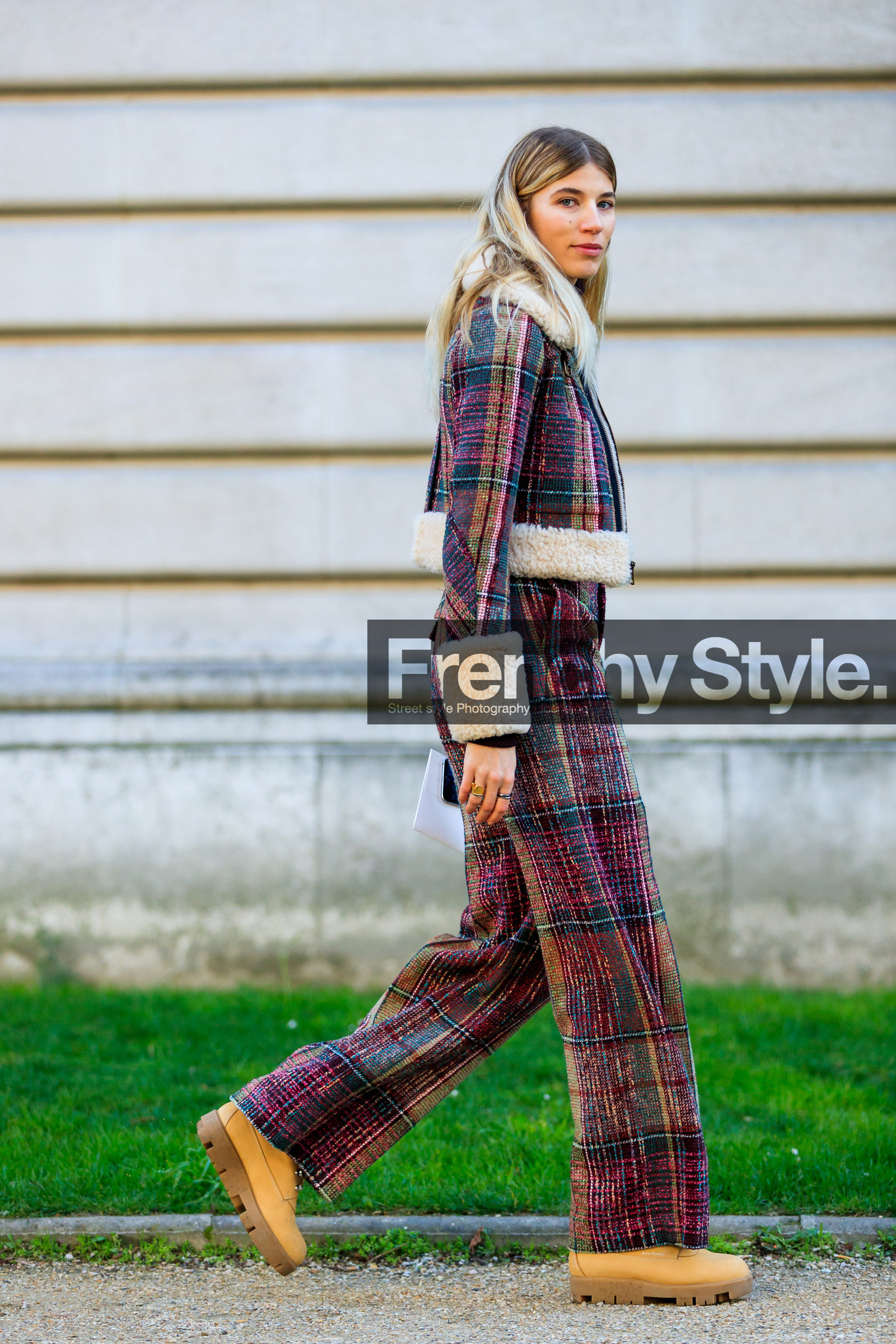 AUTUMN WINTER 2017-2018, AW 17-18, black sweater, camel boots, checked jacket, checked pants, FALL WINTER 2017-2018, fashion week, frenchystyle, full length, FW, FW 17-18, graphic jacket, graphic pants, jonathan paciullo, leather bag, leather shoes, PARIS, PFW, plaid, printed jacket, printed pants, street style, tartan, trousers, veronika heilbrunner, vertical