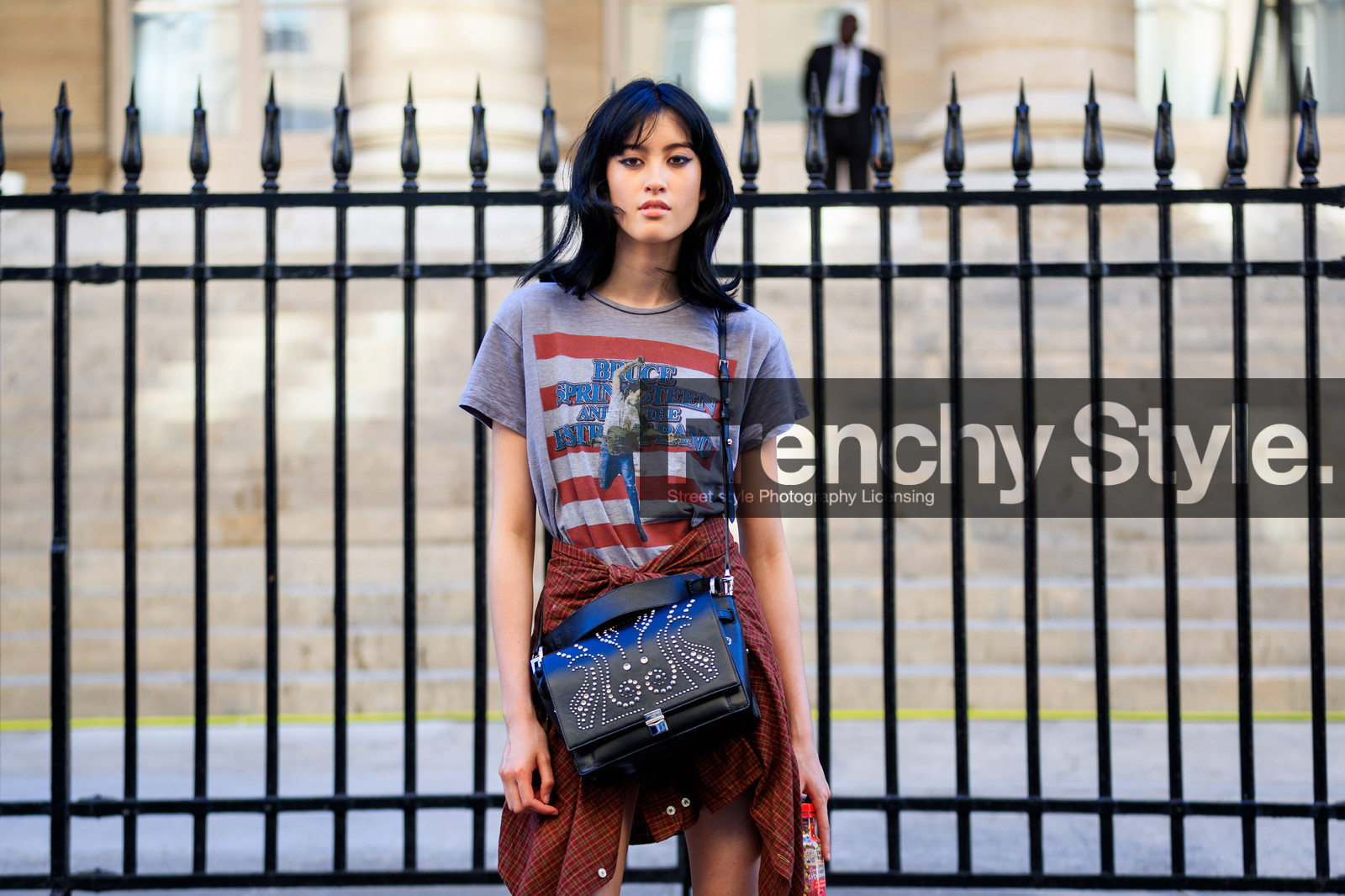 american, black bag, grey t shirt, leather bag, printed t shirt, red skirt, studs, tied up shirt, PFW, fashion week, frenchystyle, FW, jonathan paciullo, street style, PARIS, horizontal, atmosphere details, detail, model, AUTUMN WINTER 2018-2019, FALL WINTER 2018-2019, FW 18-19