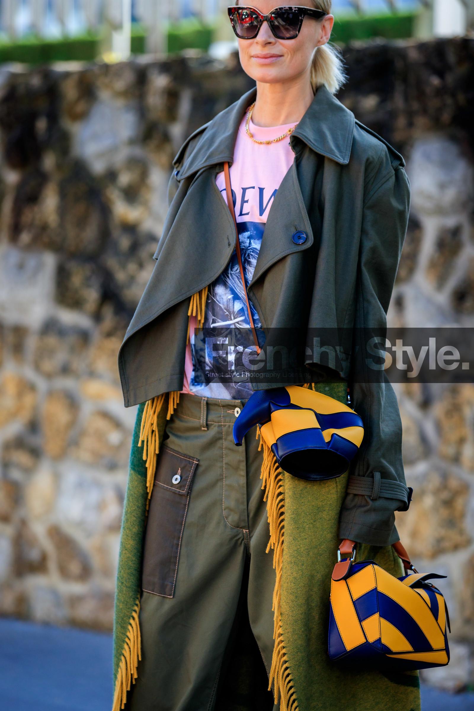 thora valdimars, loewe bag, loewe coat, navy blue leather bag, striped bag, yellow leather bag, animal shape bag, kaki coat, kaki pants, yellow coat, woolen scarf, hand bag, loewe t-shirt, loewe pants, light pink t-shirt, printed t-shirt, crossbody bag, fashion week, frenchystyle, FW, jonathan paciullo, street style, SPRING SUMMER 2020, SS 20, PFW, PARIS, vertical, atmosphere details, detail