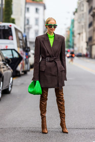 belted blazer, belted dress, blazer, blazer dress, bottega veneta bag, brown blazer, brown boots, color, colored bag, fluo green, fluo green bag, fluo green turtleneck, green bag, green sunglasses, leather bag, leather boots, Leonie Hanne, mask sunglasses, sunglasses, turtleneck, fashion week, frenchystyle, FW, jonathan paciullo, street style, SPRING SUMMER 2022, SS 22, MFW, MILAN, vertical, full length