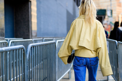 atmosphere details, back detail, beige jacket, black bag, blue denim, denim pants, detail, fashion week, frenchystyle, FW, horizontal, jeans, jonathan paciullo, leather bag, leather jacket, linda tol, NEW YORK, NYFW, SPRING SUMMER 2018, SS 18, street style, trousers