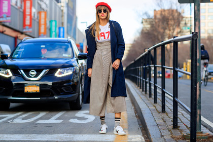 beige pants, beret, blue jacket, gucci, high waist, leather shoes, printed shoes, printed t shirt, red hat, sunglasses, white sneakers, white t shirt, street style, jonathan paciullo, FW, frenchystyle, fashion week, NYFW, NEW YORK, AUTUMN WINTER 2018-2019, AW 18-19, FALL WINTER 2018-2019, FW 18-19, atmosphere details, horizontal, full length