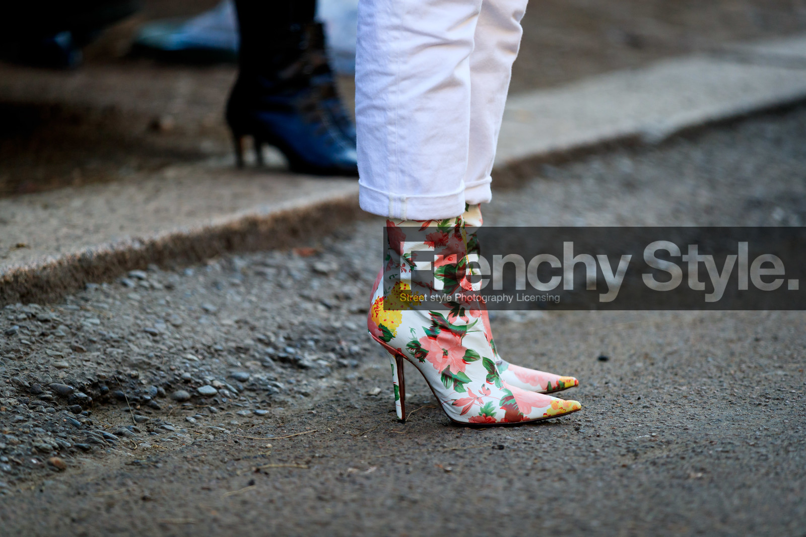 denim pants, floral, flowers, high heels, jeans, leather shoes, multicolor shoes, trousers, white denim, white shoes, MILAN, MFW, fashion week, frenchystyle, FW, jonathan paciullo, street style, AUTUMN WINTER 2019-2020, AW 19-20, FALL WINTER 2019-2020, FW 19-20, atmosphere details, detail, horizontal