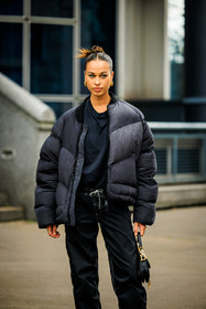 head bow, golden loops, puffed jacker, winter jacker, black jacket, black tshirt, dark denim pants, blak jeans, mini saddle bag, dior bag, black handbag, sarah lysander, street style, jonathan paciullo, FW, frenchystyle, fashion week, AUTUMN WINTER 2022-2023, FALL WINTER 2022_2023, FW 22-23, PFW, PARIS, vertical, detail