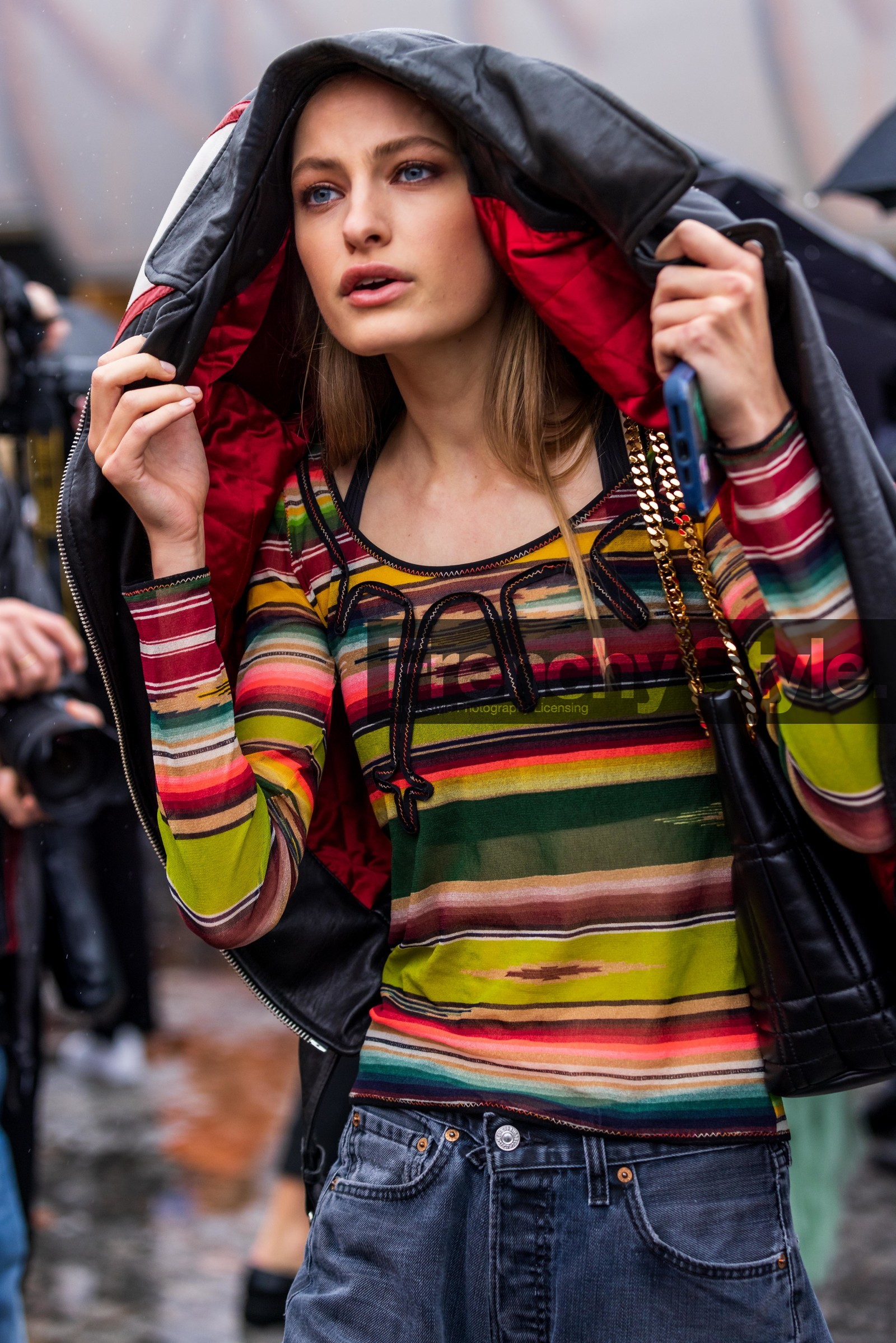 color, Feline Nova, green top, grey denim, jacket, leather jacket, multicolor, print, red top, striped top, stripes, fashion week, frenchystyle, FW, jonathan paciullo, street style, PFW, PARIS, SPRING SUMMER 2022, SS 22, vertical, atmosphere details, model