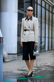 scale sunglasses, red lipstick, white jacket, striped jacket, belted jacket, black leather collar, black leather belt, black bermuda shorts, paco rabanne bag, hoop earrings, scale earrings, dangling earrings, silvered bag, silvered chain strap bag, hand bag, studs belt, white leather belt, black leather shoes, high heels shoes, fashion week, frenchystyle, FW, jonathan paciullo, street style, SPRING SUMMER 2020, SS 20, PFW, PARIS, vertical, full length