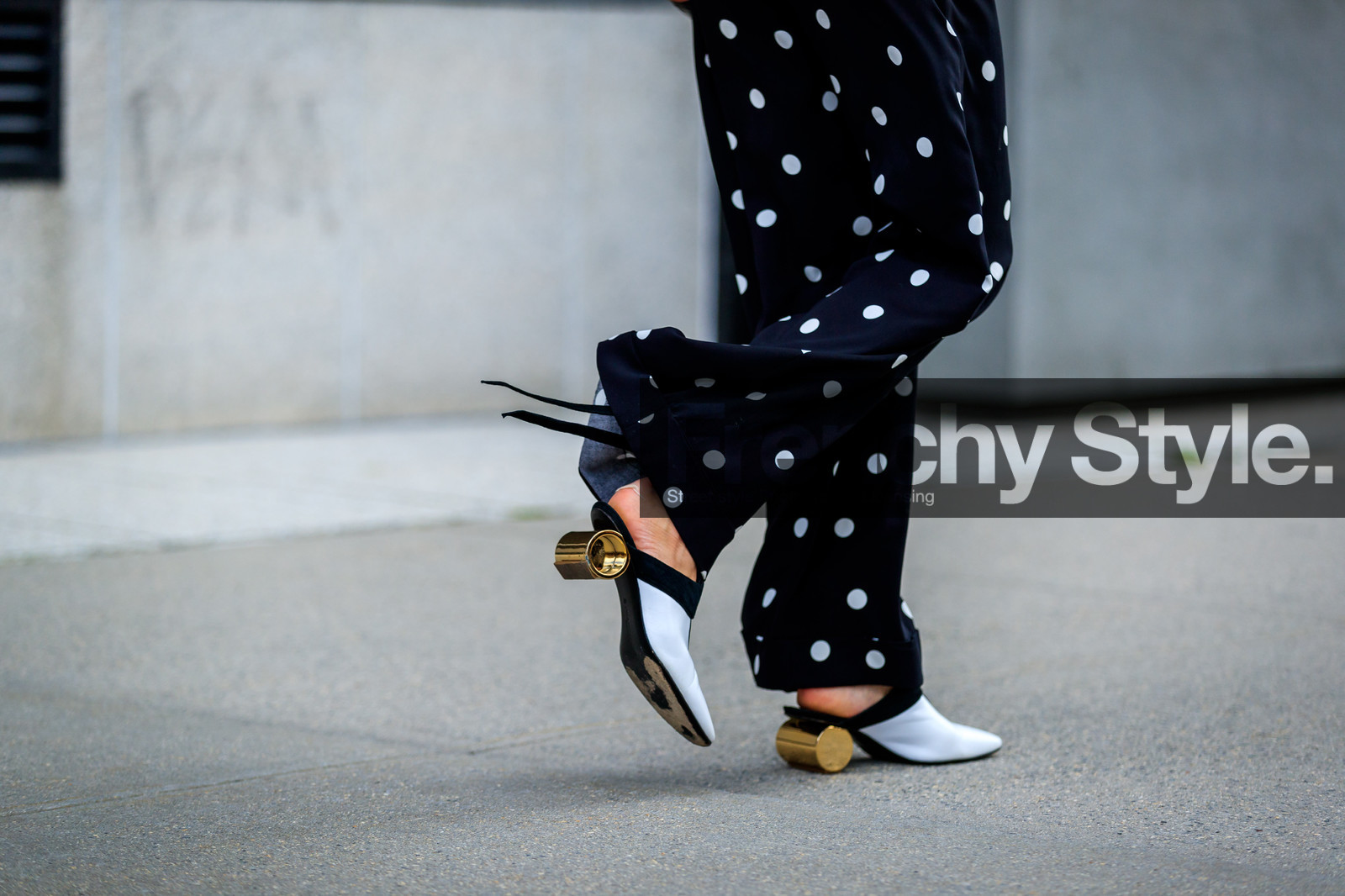 atmosphere details, black and white bag, black pants, blazer, detail, fashion week, frenchystyle, FW, golden heel, graphic jacket, high heels, horizontal, jonathan paciullo, leather shoes, louis vuitton, NEW YORK, NYFW, polka dot, printed jacket, printed pants, Samantha Angelo, SPRING SUMMER 2018, SS 18, street style, trousers, white shoes