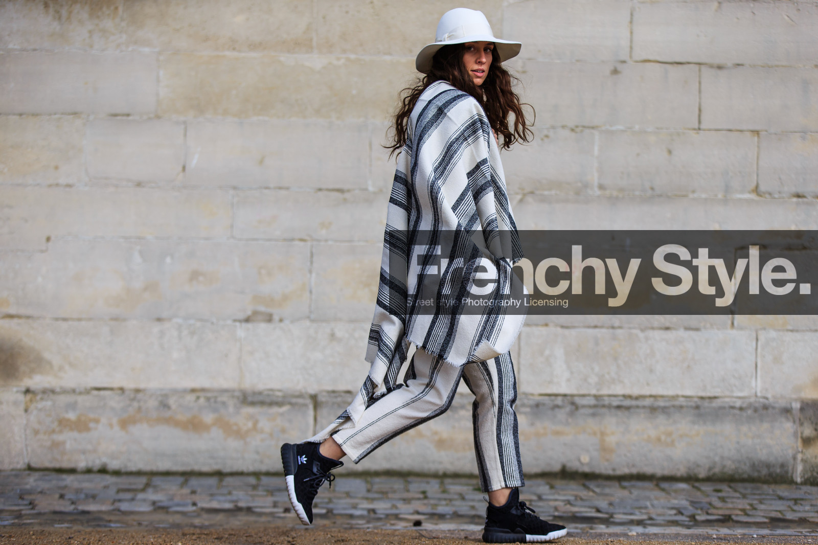 atmosphere details, AUTUMN WINTER 2016-2017, AW 16-17, beige poncho, black sneakers, erika boldrin, FALL WINTER 2016-2017, fashion week, fedora, frenchystyle, full length, FW, FW 16-17, geometric, graphic pants, graphic poncho, graphic top, horizontal, jonathan paciullo, long hair, nike, PARIS, PFW, poncho, printed pants, printed poncho, street style, striped pants, striped top, stripes, trousers, white hat, white pants, white top