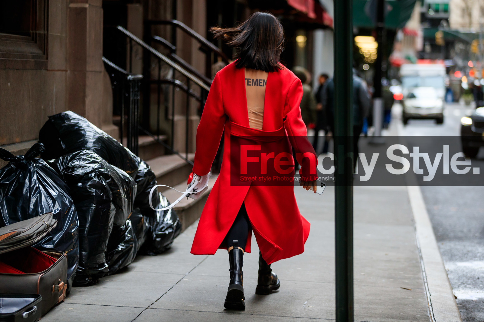 red coat, openwork coat, vetements coat, back details, fashion week, frenchystyle, FW, jonathan paciullo, street style, AUTUMN WINTER 2020-2021, FALL WINTER 2020-2021, FW 20-21, horizontal, atmosphere details, full length, NYFW, NEW YORK