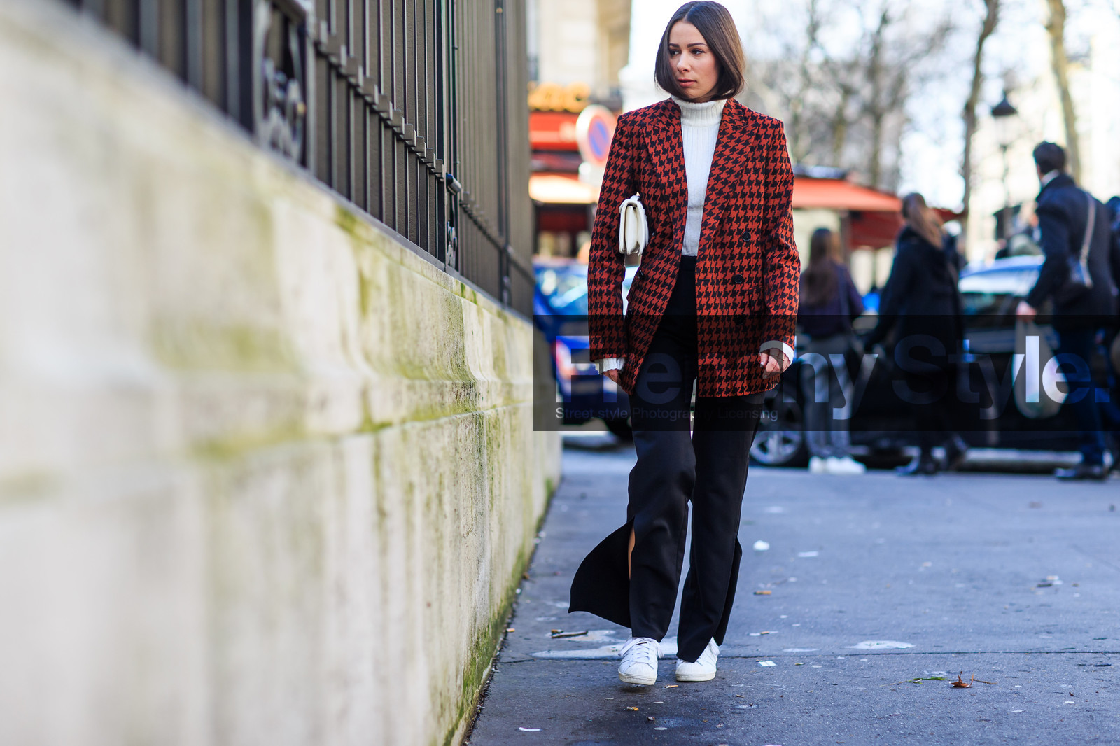atmosphere details, AUTUMN WINTER 2016-2017, AW 16-17, black pants, blazer, FALL WINTER 2016-2017, fashion week, frenchystyle, full length, FW, FW 16-17, graphic jacket, horizontal, houndstooth pattern, jonathan paciullo, leather bag, leather sneakers, PARIS, PFW, printed jacket, red jacket, street style, trousers, turtleneck sweater, white bag, white sneakers, white sweater