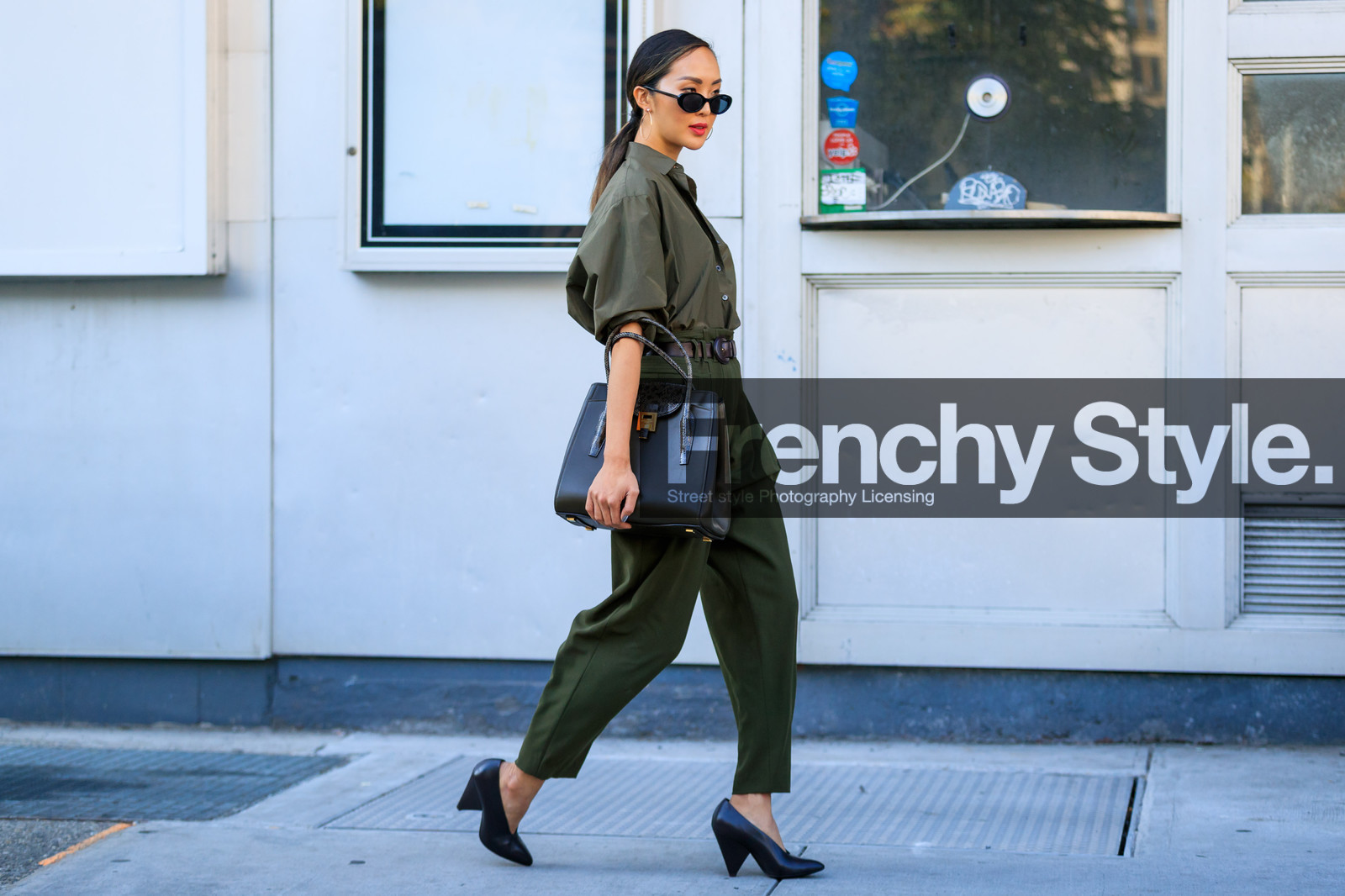 atmosphere details, black shoes, Chriselle Lim, fashion week, frenchystyle, full length, FW, green bag, green pants, green shirt, high heels, high waist, horizontal, jonathan paciullo, leather bag, leather shoes, NEW YORK, NYFW, SPRING SUMMER 2018, SS 18, street style, sunglasses, tone on tone, total look green, trousers